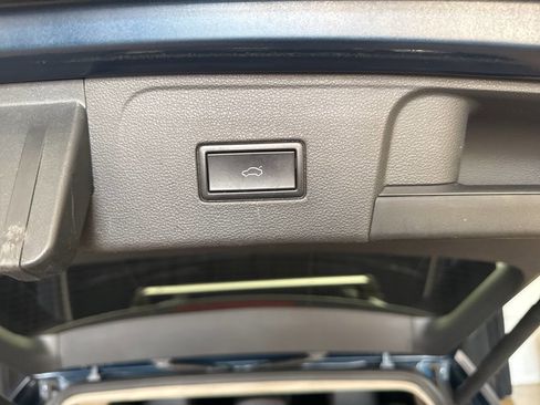 Used 2018 Volkswagen Atlas SEL image 30