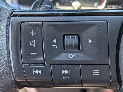 Used 2023 Nissan Rogue SV AWD/4WD image 13