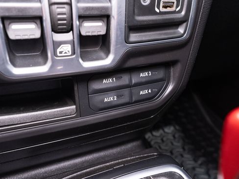 Used 2018 Jeep Wrangler Unlimited Sahara w/ Safety Group AWD/4WD image 22