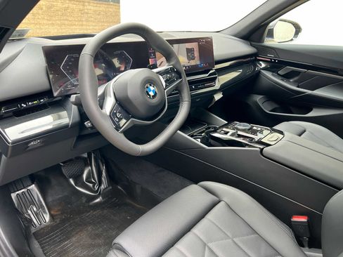 Used 2025 BMW 530i xDrive 530i xDrive w/ Premium Package image 12