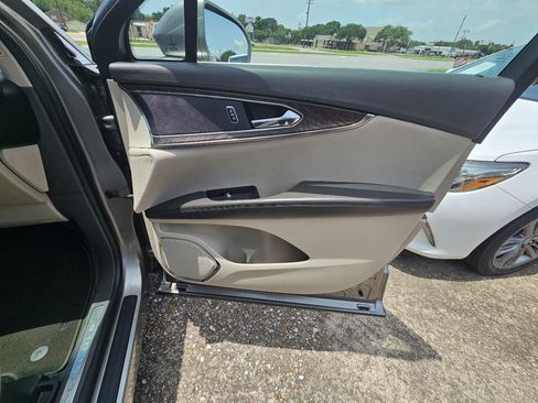 Used 2016 Lincoln MKX Select w/ Select Plus Package FWD image 25