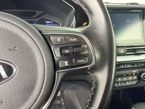 Used 2020 Kia Niro EX FWD image 26
