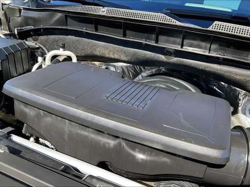 Used 2024 Chevrolet Suburban LT image 40