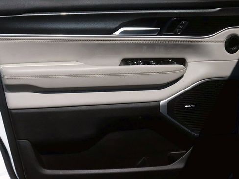 Used 2023 Jeep Wagoneer 4WD w/ Premium Group I image 10