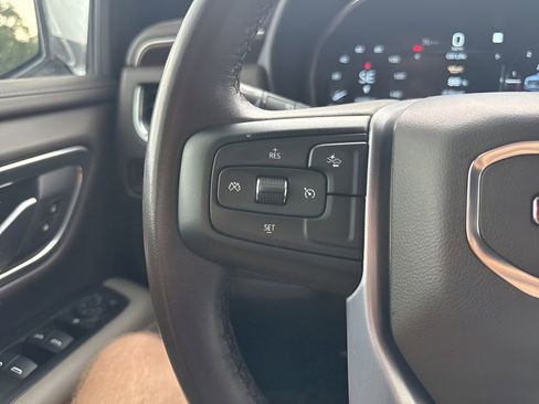Used 2022 GMC Yukon XL SLE w/ Gmc Pro Safety Plus Package AWD/4WD image 25
