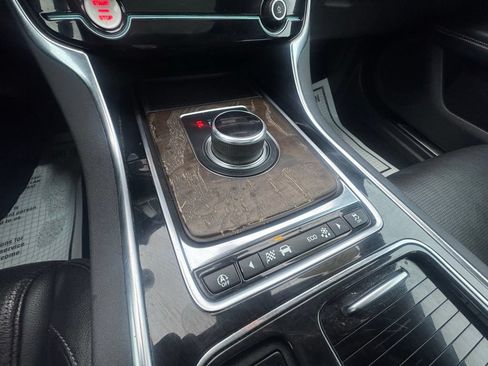 Used 2020 Jaguar XF Checkered Flag AWD/4WD image 37