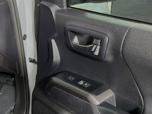 Used 2021 Toyota Tacoma TRD Off-Road image 32