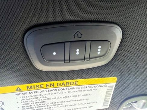 Used 2025 Chrysler Pacifica Select FWD image 39