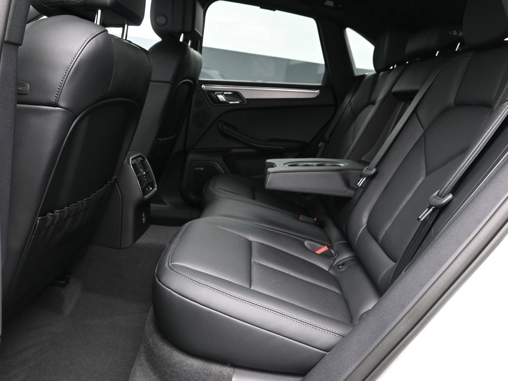 Certified 2026 Porsche Macan AWD/4WD image 17