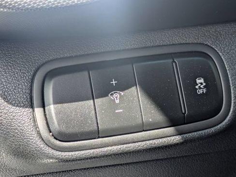 Used 2024 Hyundai Venue SEL FWD image 32