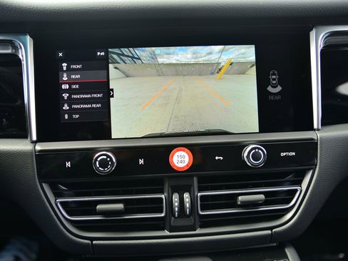 Certified 2026 Porsche Macan AWD/4WD image 32