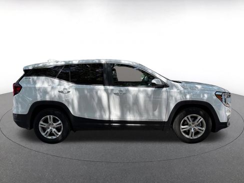 Used 2024 GMC Terrain SLE FWD image 25