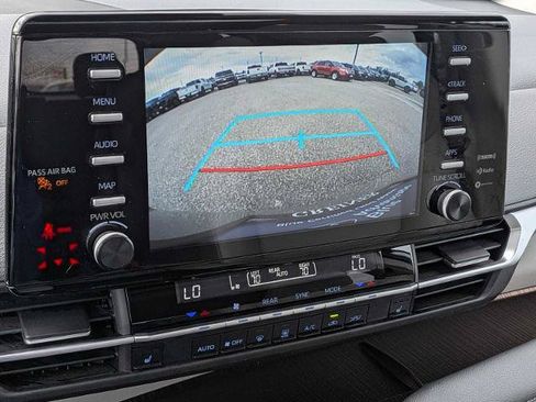 Used 2022 Toyota Sienna XLE AWD/4WD image 25