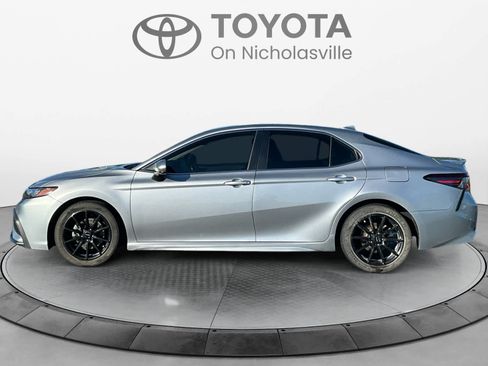 Used 2021 Toyota Camry SE FWD image 2
