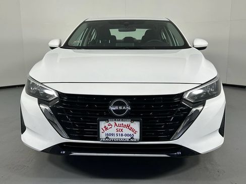 Used 2025 Nissan Sentra SV w/ All-Weather Package FWD image 2