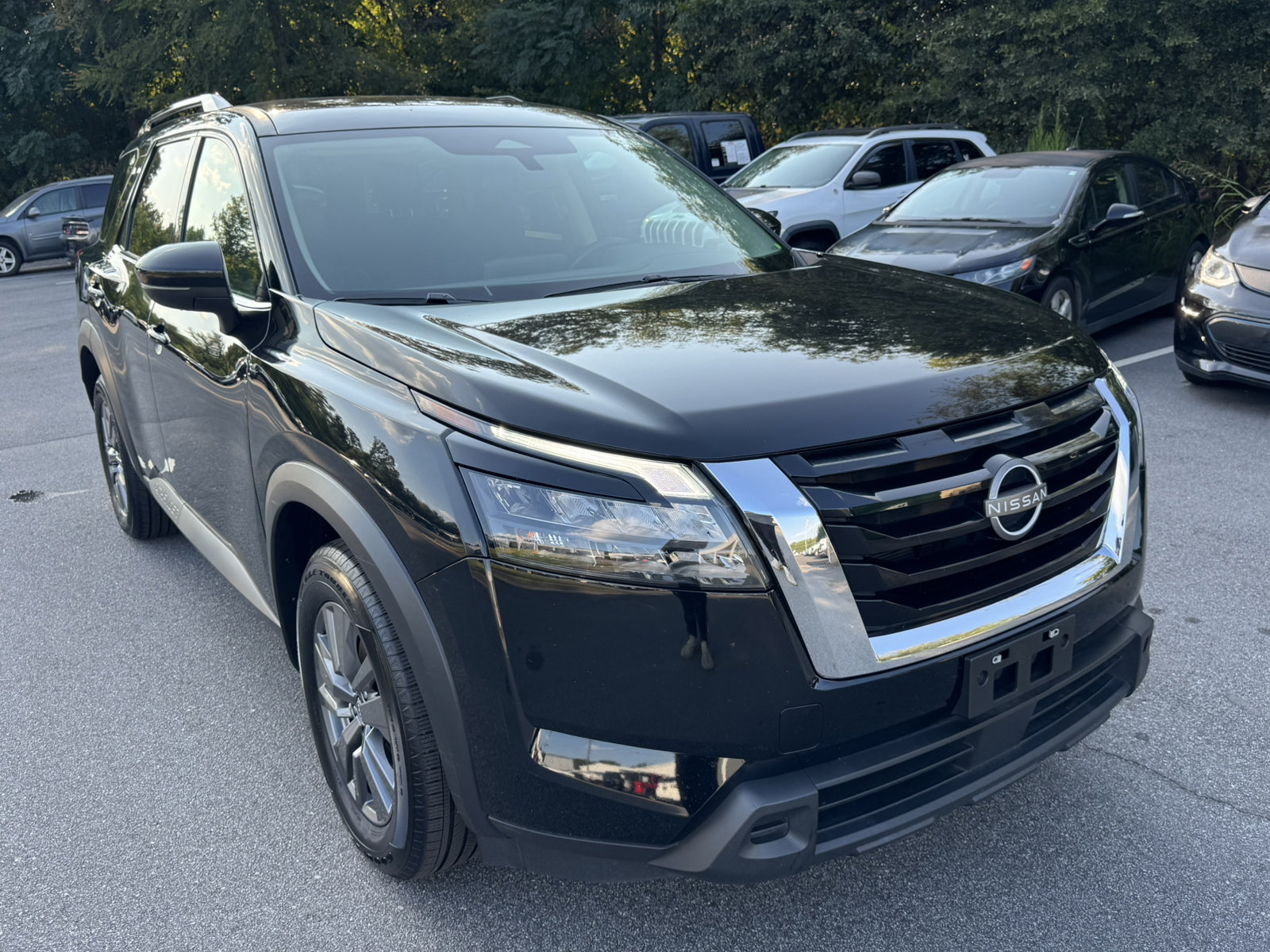 Used 2024 Nissan Pathfinder SV AWD/4WD image 3