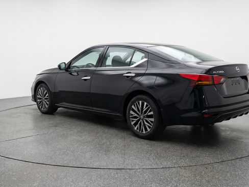 Used 2025 Nissan Altima 2.5 SV FWD image 6