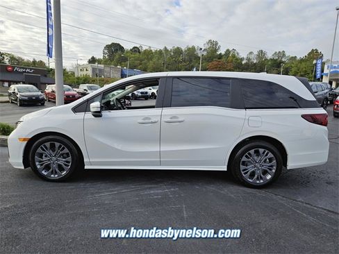 New 2026 Honda Odyssey Touring image 4