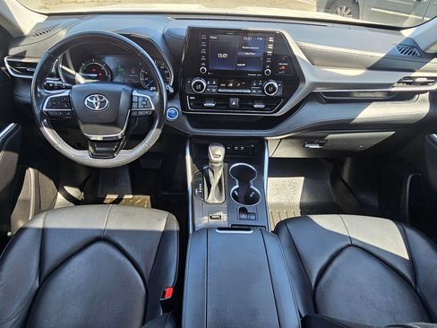 Used 2020 Toyota Highlander XLE AWD/4WD image 17