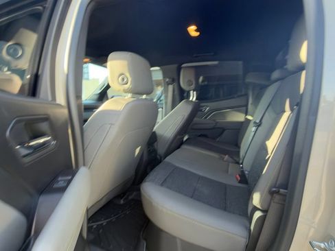 Used 2024 Chevrolet Colorado ZR2 w/ Technology Package AWD/4WD image 7