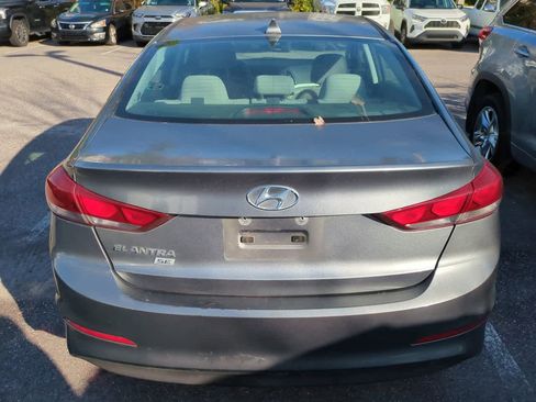 Used 2017 Hyundai Elantra SE w/ Cargo Package image 5