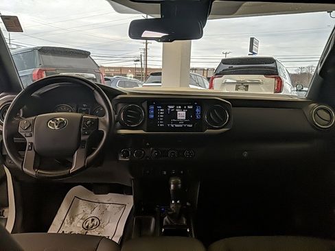 Used 2019 Toyota Tacoma TRD Sport image 14