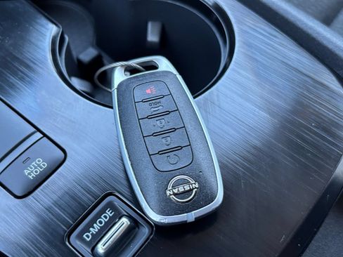 Used 2025 Nissan Rogue SV FWD image 21