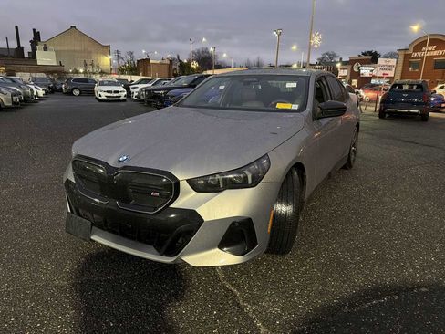 Used 2024 BMW i5 M60 w/ Premium Package image 3