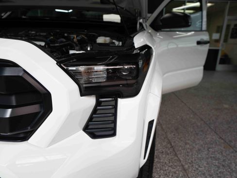 Used 2025 Toyota Tacoma SR AWD/4WD image 29