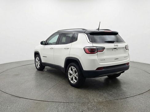 Used 2025 Jeep Compass Latitude AWD/4WD image 6