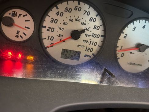 Used 2002 Nissan Pathfinder SE AWD/4WD image 2