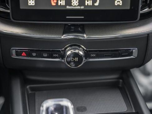 New 2026 Volvo XC60 B5 Ultra w/ Protection Package Premier image 24