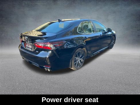 Used 2022 Toyota Camry SE image 6
