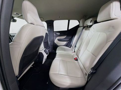 Used 2019 Volvo XC40 T5 Momentum AWD/4WD image 29