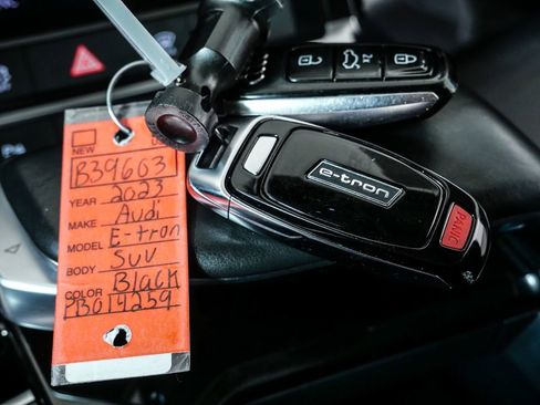 Used 2023 Audi e-tron Premium image 33