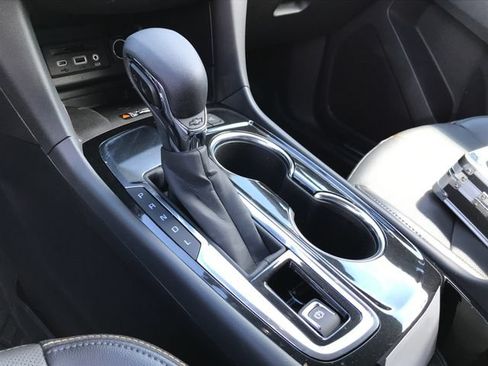 Used 2024 Chevrolet Equinox Premier FWD image 9