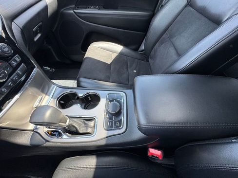 Used 2022 Jeep Grand Cherokee Altitude AWD/4WD image 26