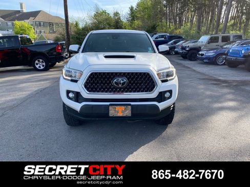 Used 2019 Toyota Tacoma TRD Sport w/ Technology Package image 2