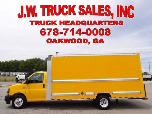 Used 2022 GMC Savana 3500 Extended w/ Power Convenience Package RWD image 2