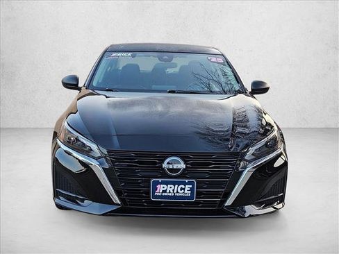 Used 2025 Nissan Altima 2.5 SV image 2