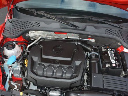 Used 2019 Volkswagen Beetle S image 13