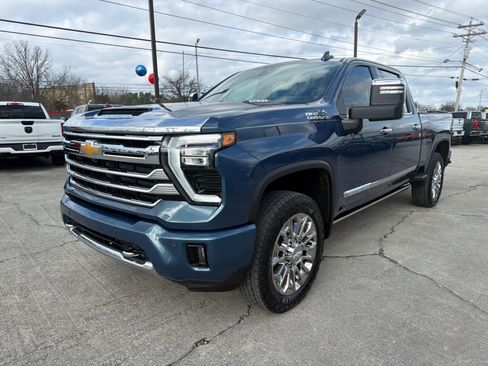 Used 2025 Chevrolet Silverado 2500 High Country w/ Technology Package image 4