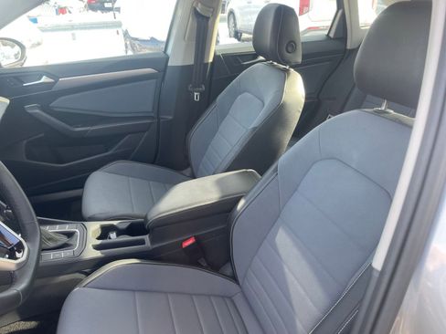 Used 2025 Volkswagen Jetta SE image 37