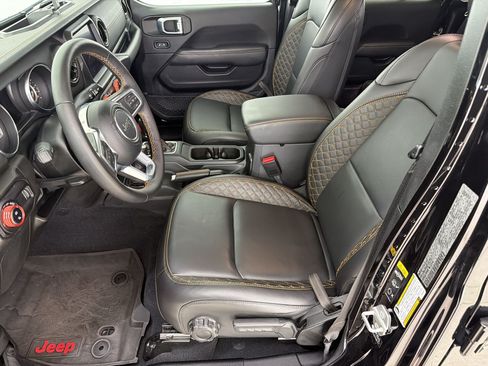 Used 2023 Jeep Gladiator Overland AWD/4WD image 5