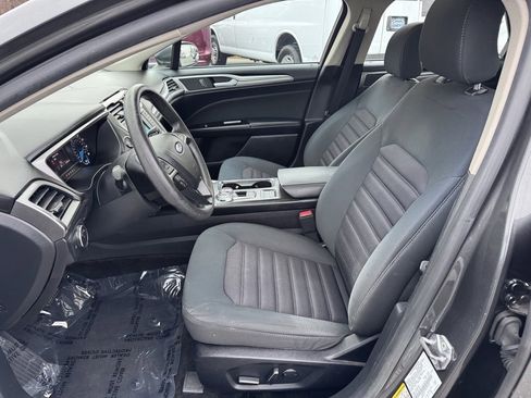 Used 2017 Ford Fusion SE image 11