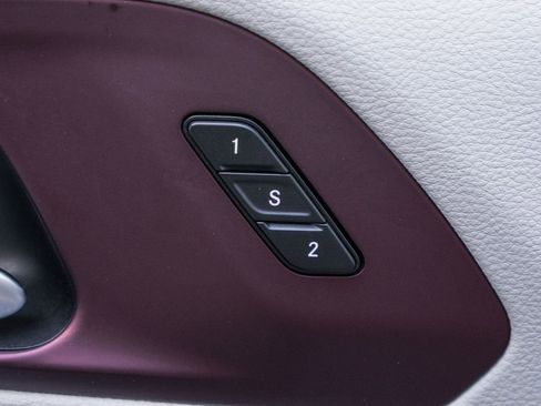 Used 2020 Chrysler Pacifica Limited w/ Tire & Wheel Group image 21