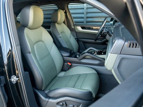 Certified 2024 Porsche Cayenne image 38