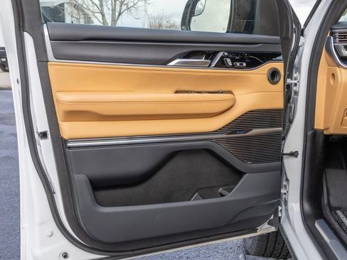 Used 2024 Jeep Grand Wagoneer Series III w/ Rear Seat Video Group 1 image 18