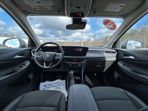 Used 2025 Buick Encore GX Preferred AWD/4WD image 10