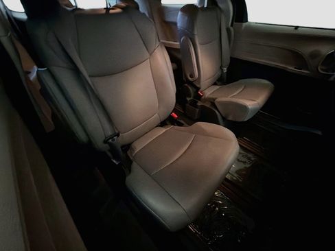 Used 2024 Toyota Sienna XLE w/ XLE Plus Package FWD image 14